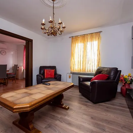 Split4 Apartment